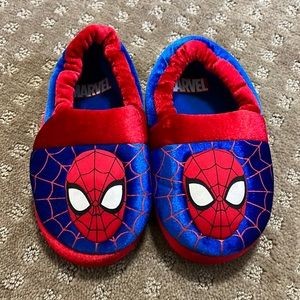 Barely worn spiderman light up slippers little kids (9/10)